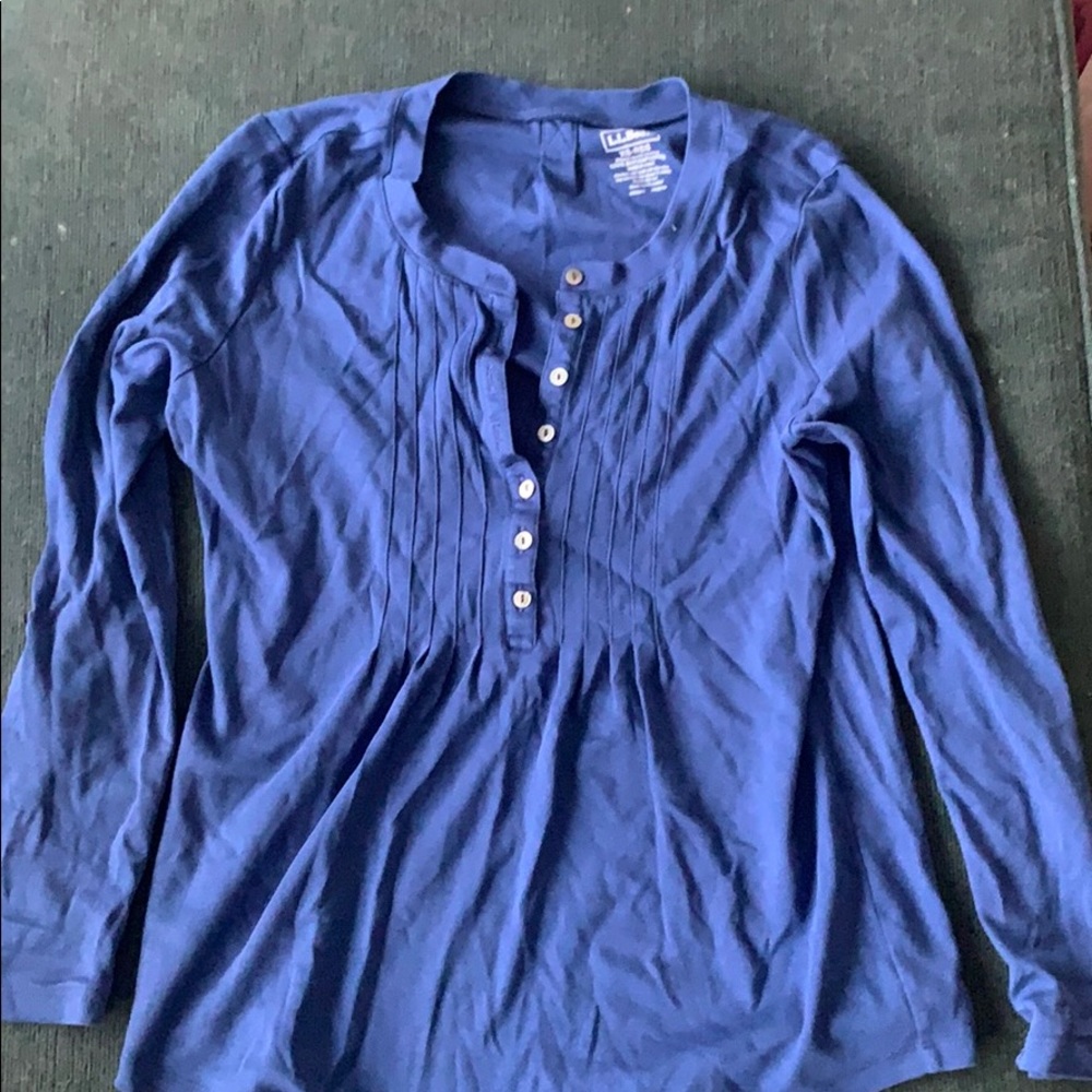 Roll sleeve Henley pin tuck shirt